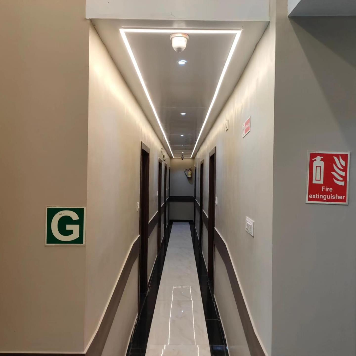 Hotel Blue Terminal Mumbai Luaran gambar